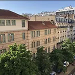 Appartement 2 chambre proche du métro convention